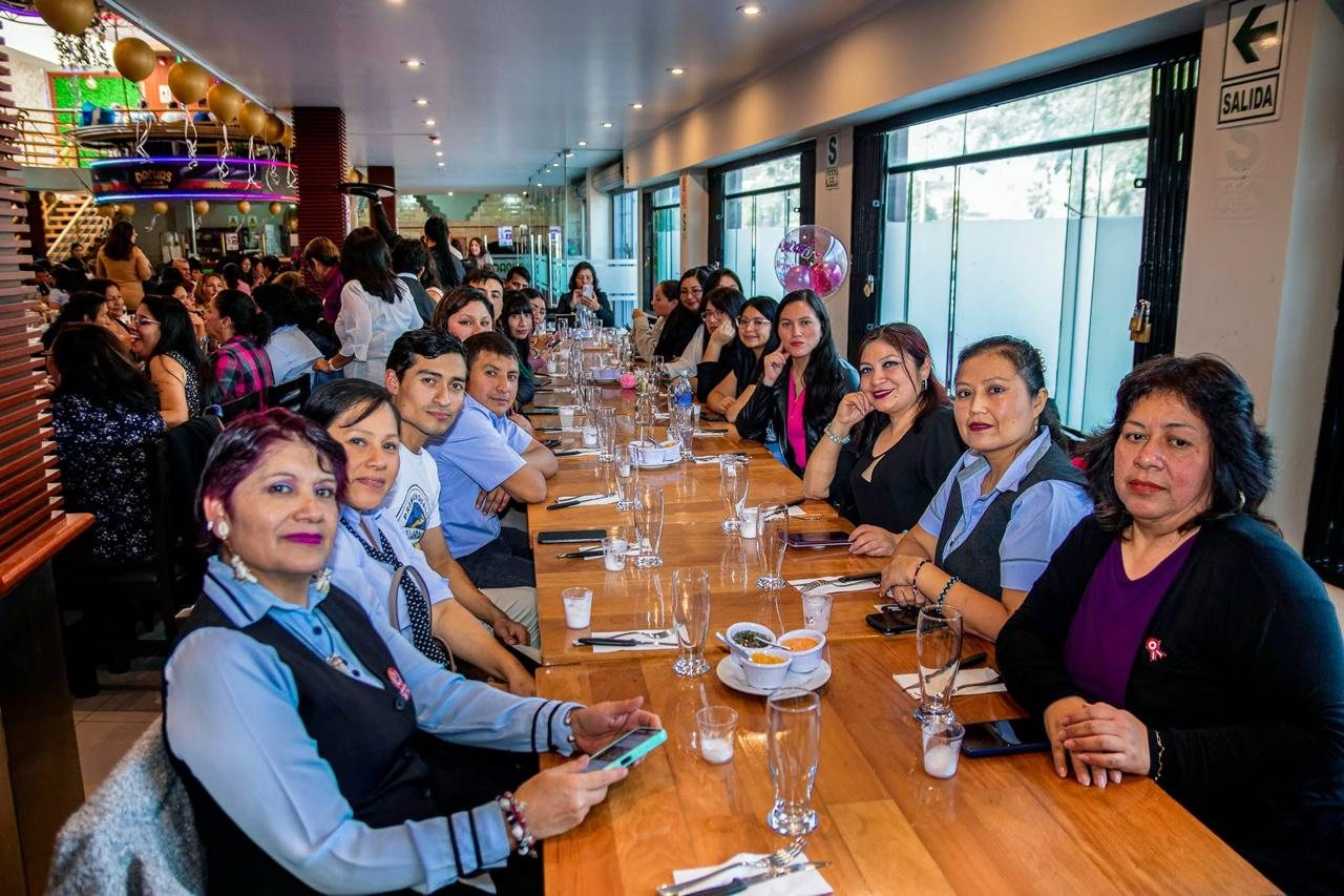Reunión social en el restaurante de Pachas VIP